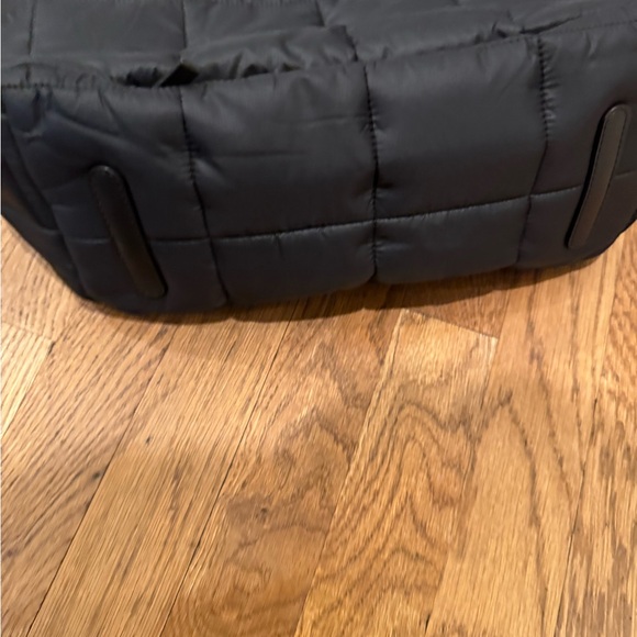 Lululemon Quilted Grid Tote 12L - Picture 5 of 8